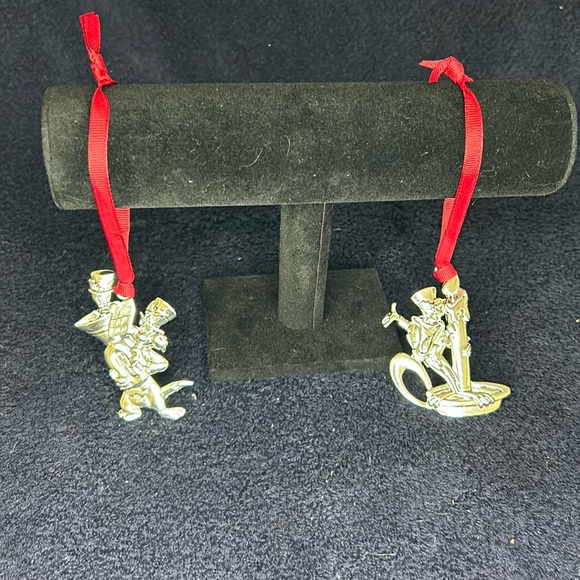 Looney Tunes Holiday Collection Ornaments (2). Cast metal in original boxes. - Picture 1 of 5